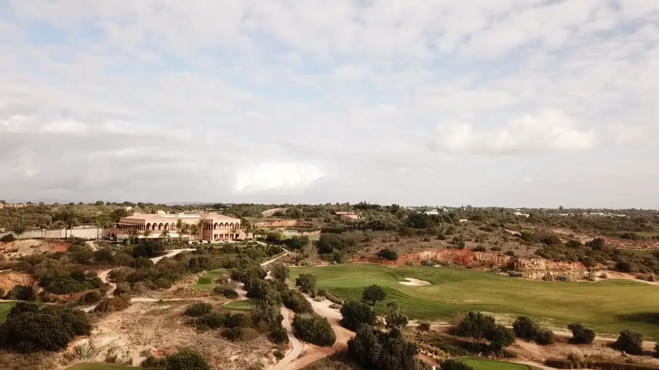 Amendoeira Golf Resort Faldo Golfplatz 001 Algarve Golfreisen