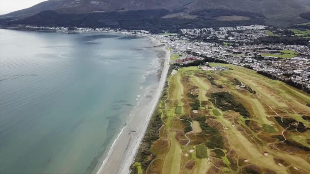 Royal County Down am Strand der Dundrum Bay