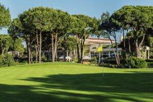 Das Clubhaus des Robinson Nobilis Golfplatz