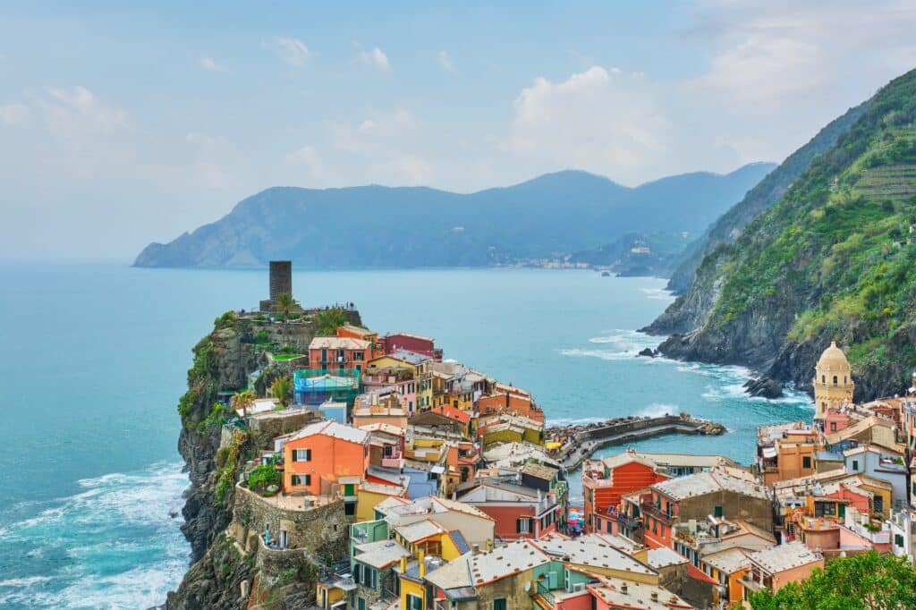 Ligurien - Golf und Mountainbiking Berge 3 Vernazza village, Cinque Terre, Liguria, Italy