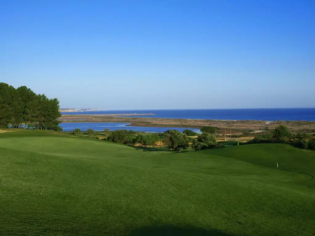 Atemberaubende Aussicht auf die Mündung von Alvor und die Bucht von Lagos