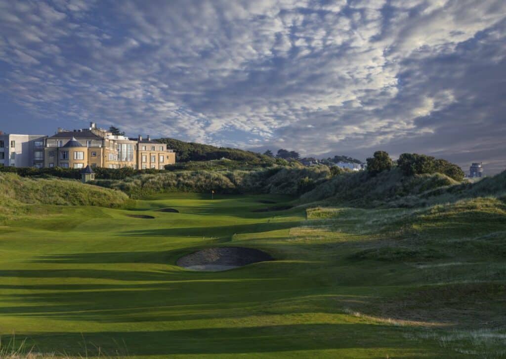 Das ultimative Irish Links Golf Erlebnis Dublin Golfreise 4 Portmarnock Resort und das 18. Grün des Jameson Golf Links