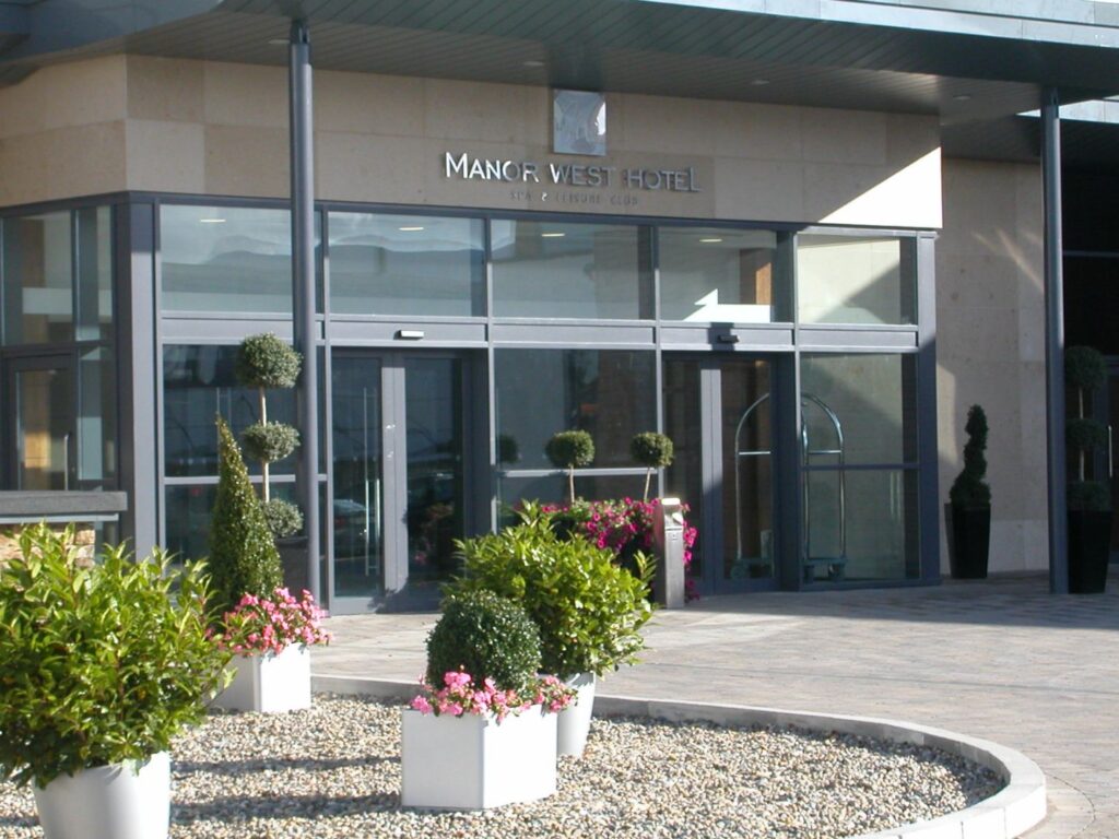 Golf in Kerry: The Ashe Hotel & Manor West Manor West Hotel Hotel Exterior1600x1200 Golfreisen