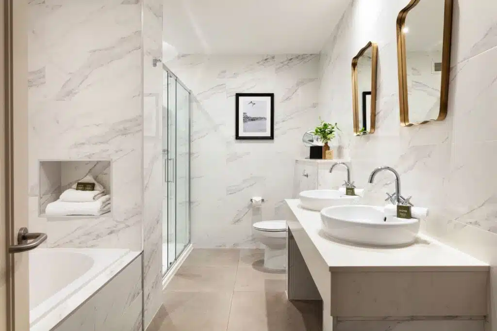 Golf in Kerry: The Ashe Hotel & Manor West Global Golf Reisen Irland 14 Golf in Kerry: The Ashe Hotel & Manor West The Ashe Hotel The Ashe Suite Bathroom2000x1334 Golfreisen