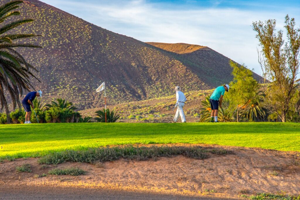 Golfurlaub Lanzarote: Zwei Plätze, ein Vulkan-Paradies Costa Teguise Golf 9 Lanzarote Golf Costa Teguise